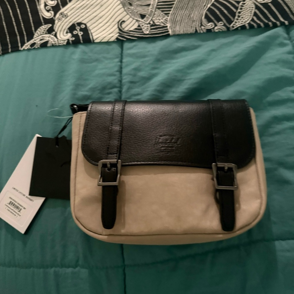Hershel Crossbody